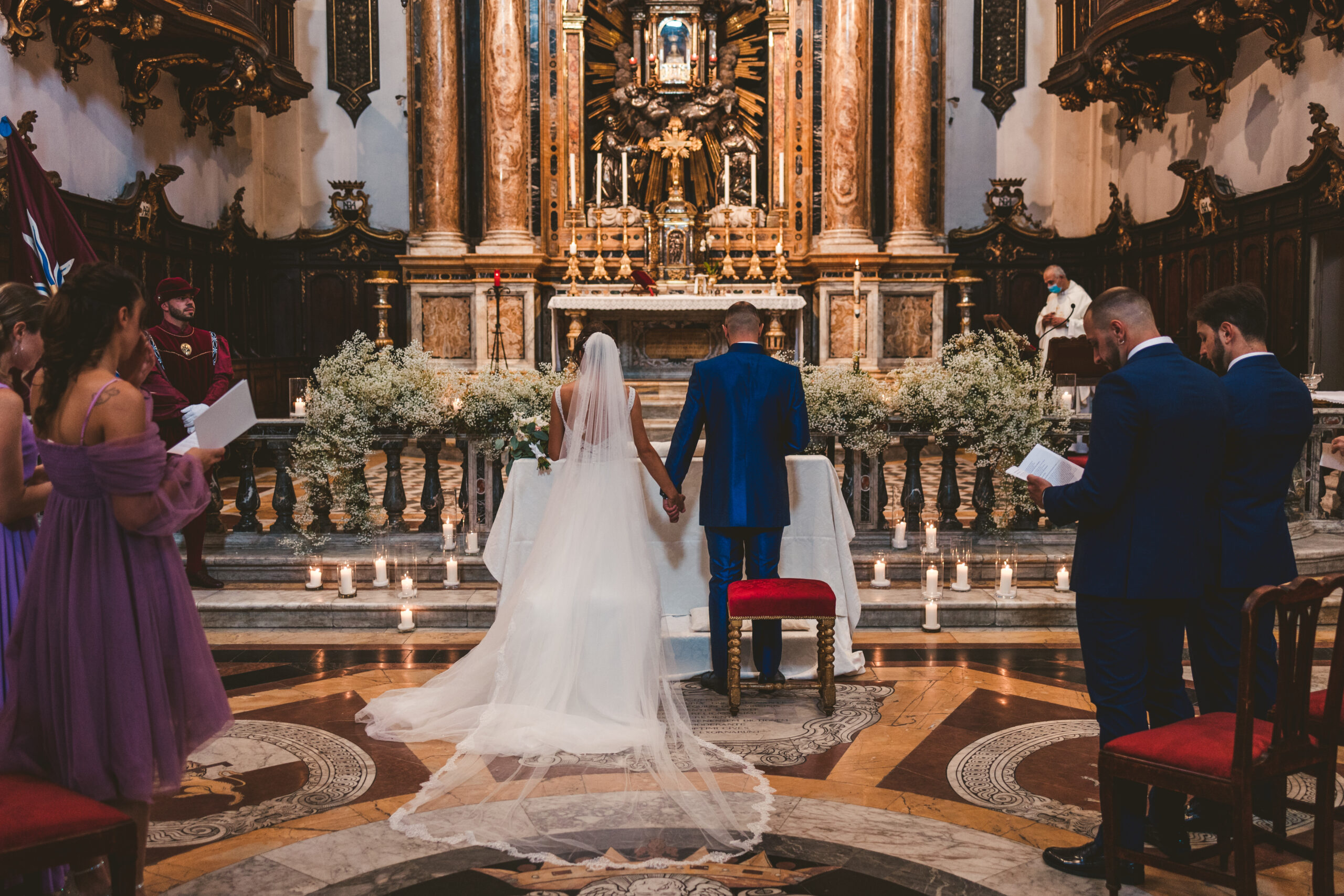 Allestimento matrimonio religioso romantico